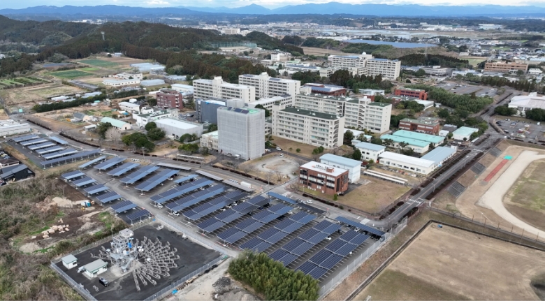 共同研究がおこなわれる宮崎大学木花キャンパス 手前は2月から稼働開始したソーラーカーポート